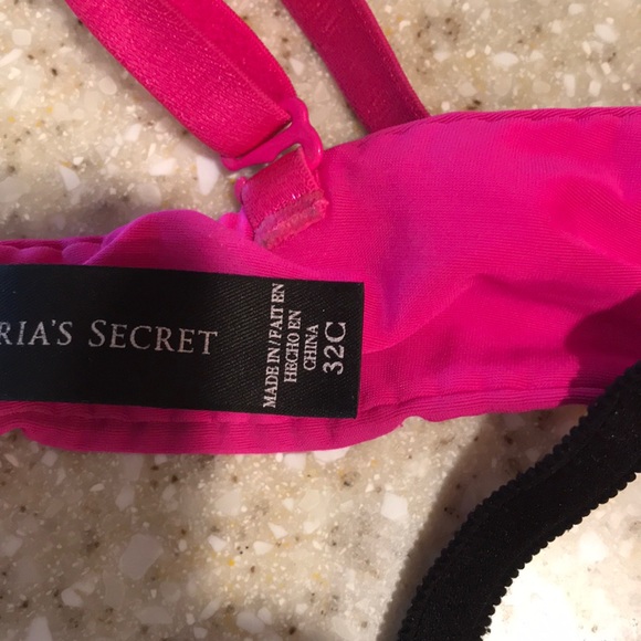 Victoria secret/Pink bras.  32c. - Picture 4 of 4